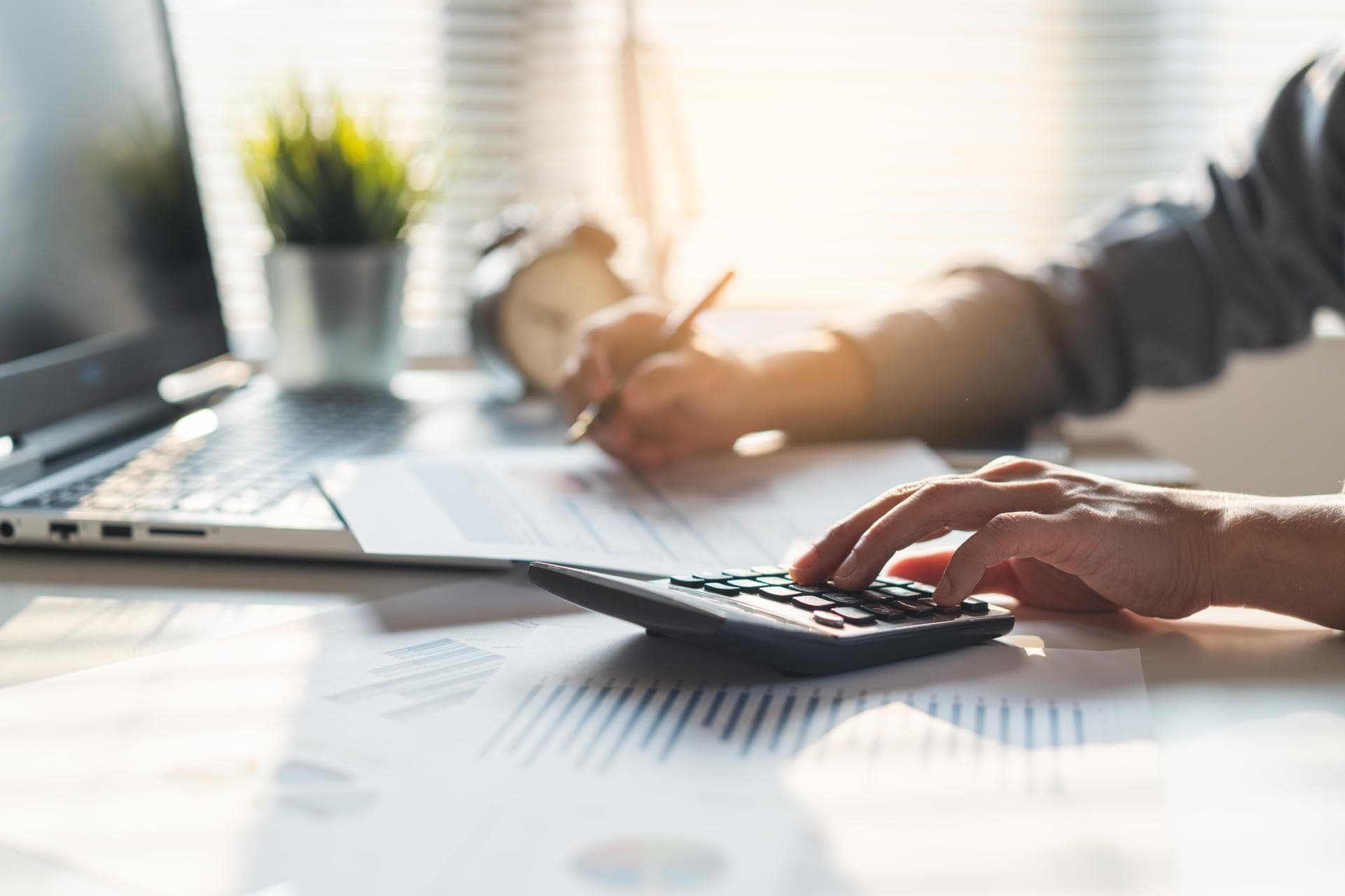 4 types of performance-based pay models 4 types of performance-based pay models